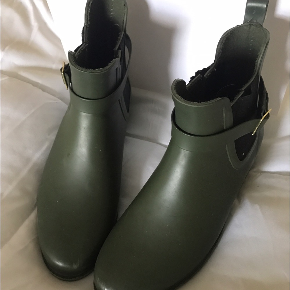 Old Navy short Rainboots ☂️