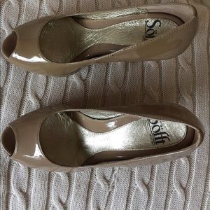 Nude patent leather peep toe heels