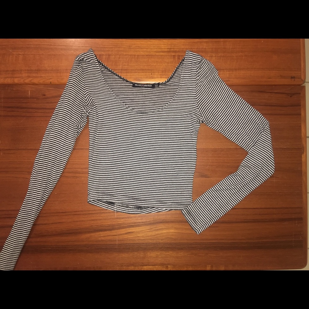 Brandy Melville long sleeve crop top