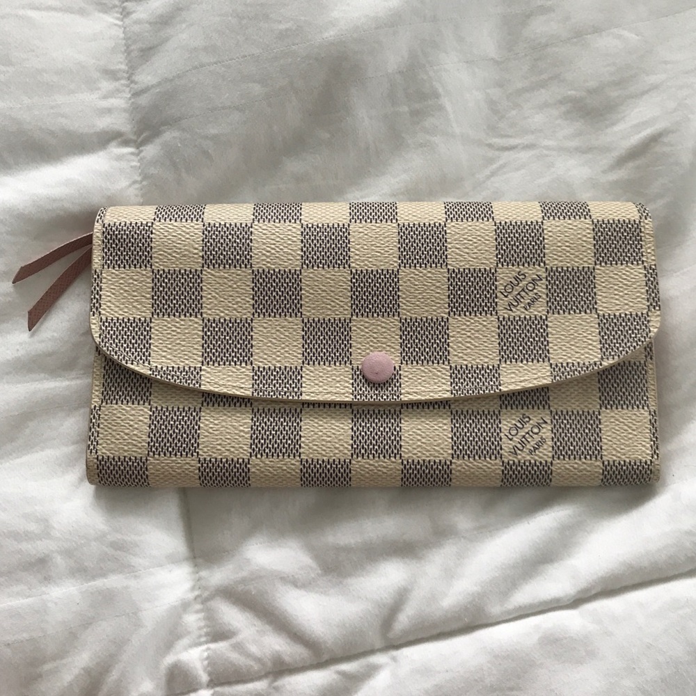 Authentic Louis Vuitton "Emilie" wallet.