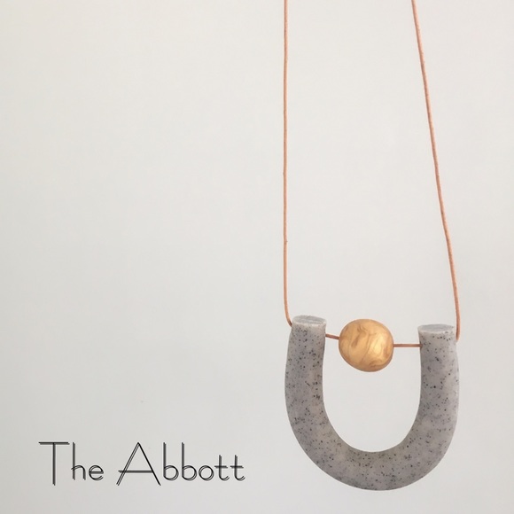 The Abbott Necklace in Gold - Picture 1 of 4