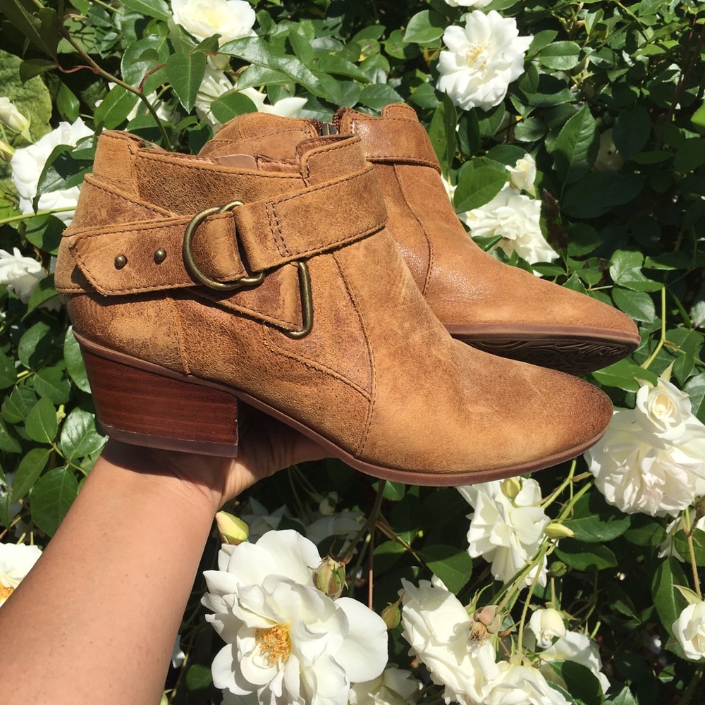 Clarks booties 👢 In almost new condition