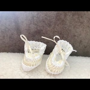 Baby newborn crotchet booties