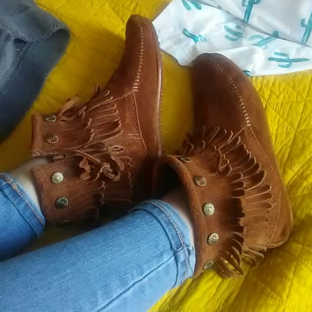 Minnetonka double fringe side zip booties