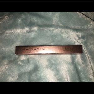 Anastasia Beverly Hills Brow Definer
