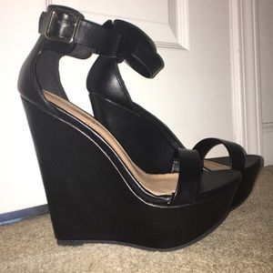 Black Wedges