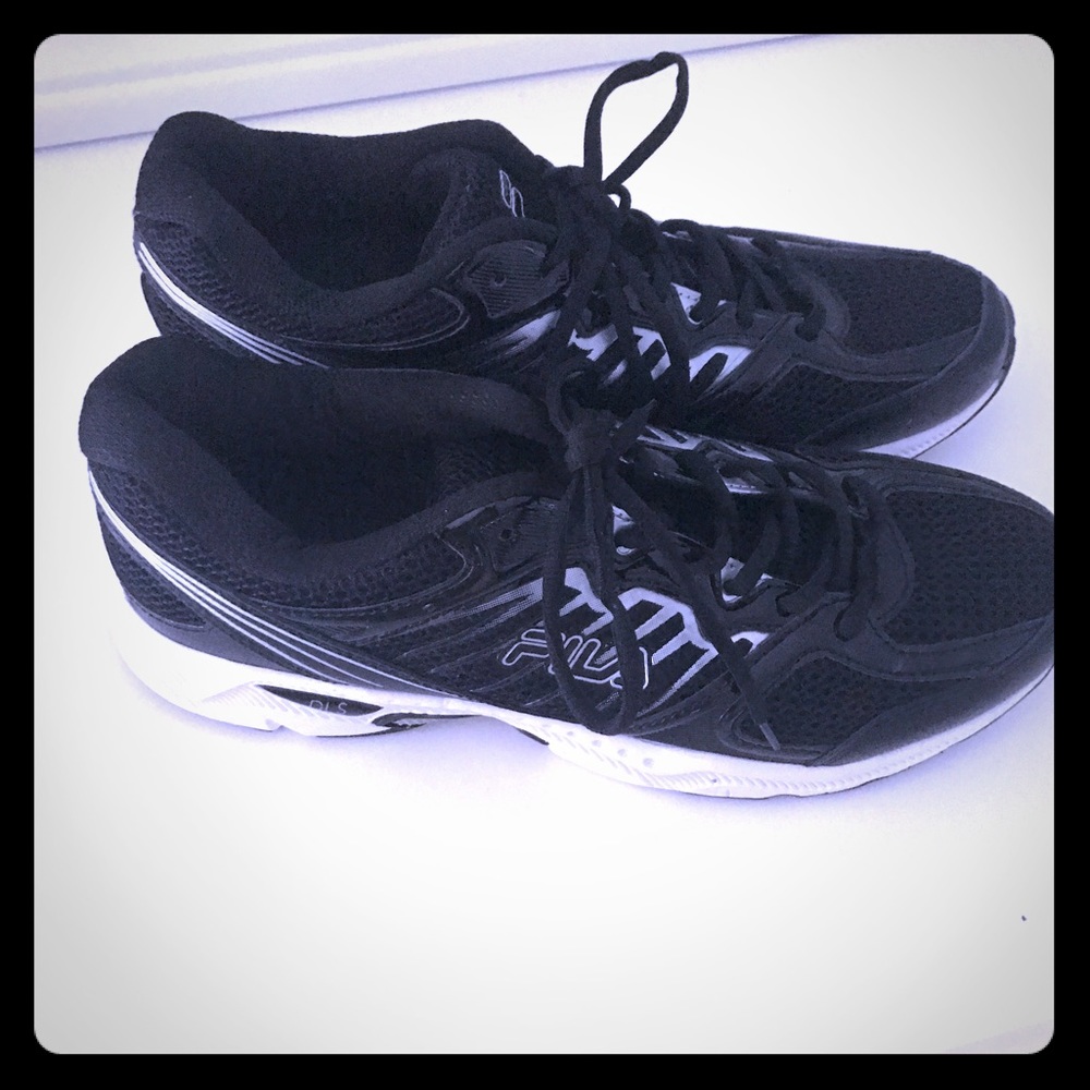 Men's Fila tennis shoes. New