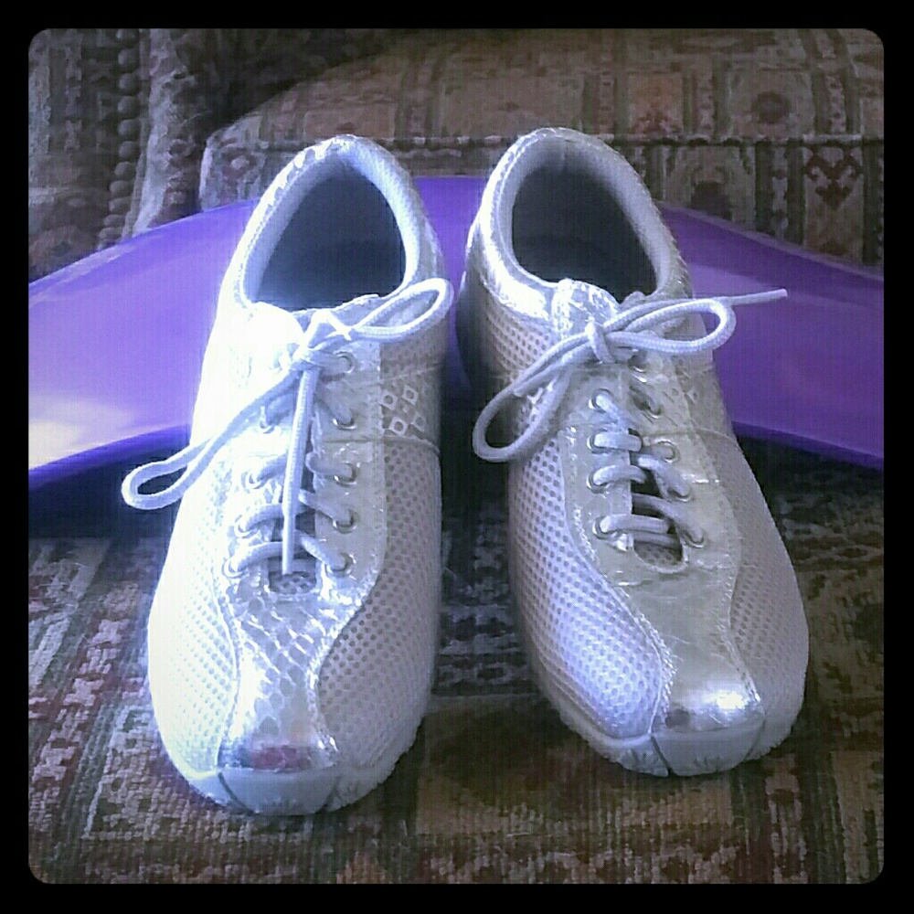 POE  Tennis Shoes