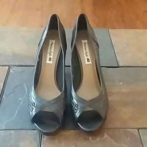 American Eagle pumps
