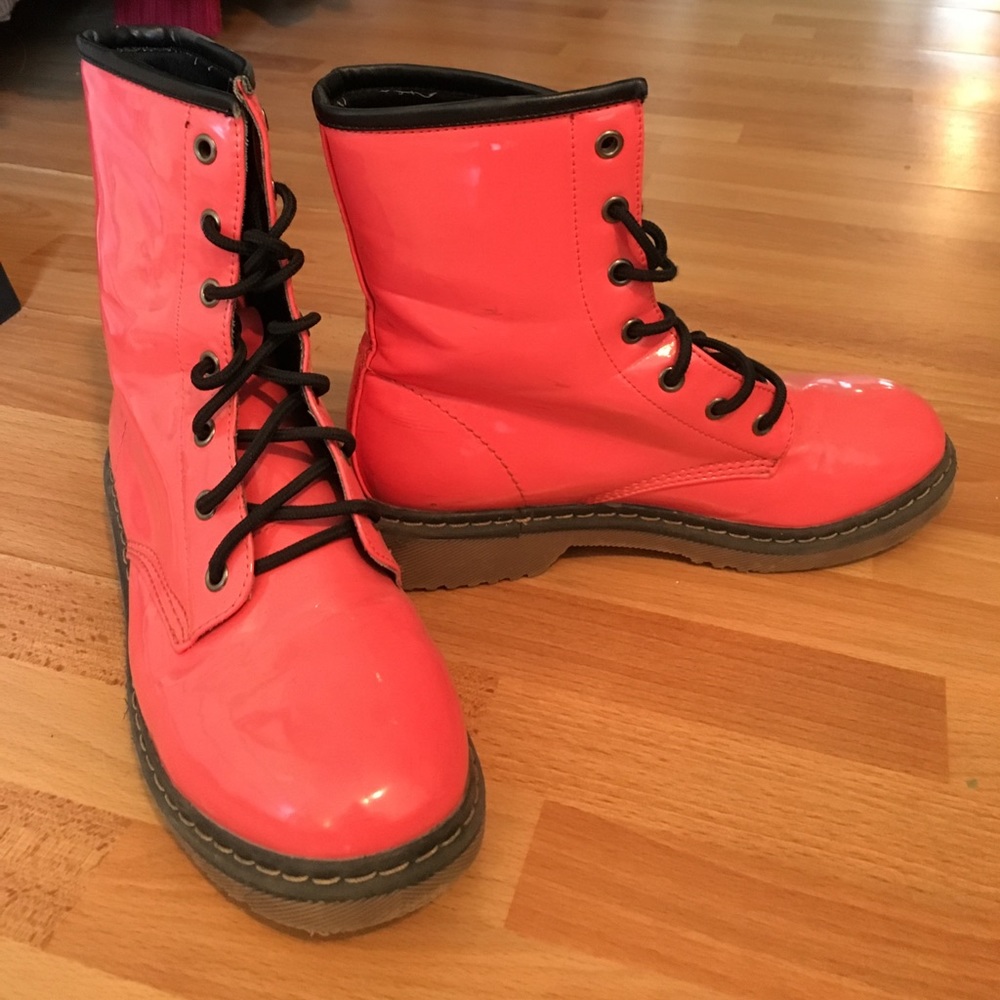 DR MARTEN KNOCKOFF CORAL COMBAT BOOTS