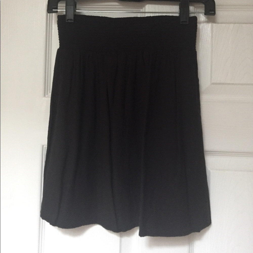 Elastic waist mini skirt
