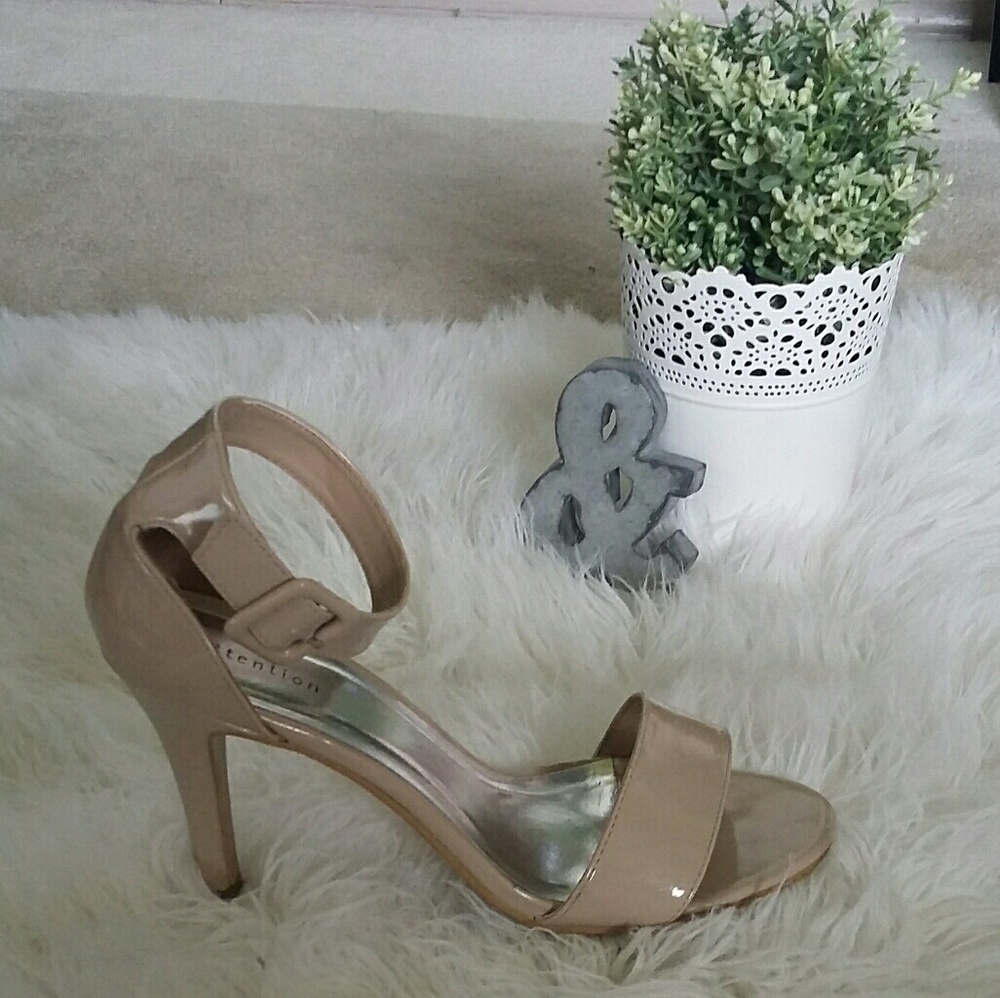 Classic Nude heels!