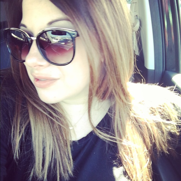 Meet your Posher, Theresa - Picture 2 of 4