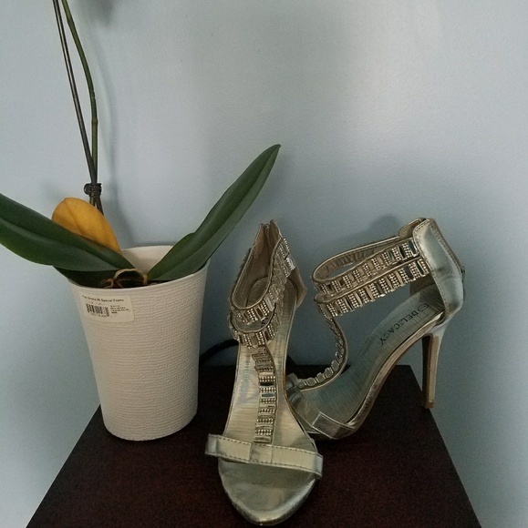 Size 7 - Picture 2 of 2