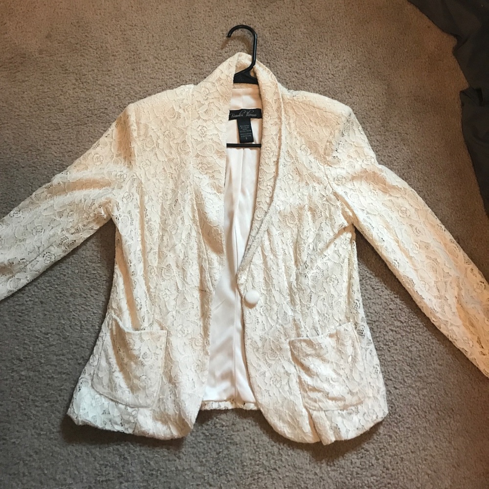 Small lace blazer