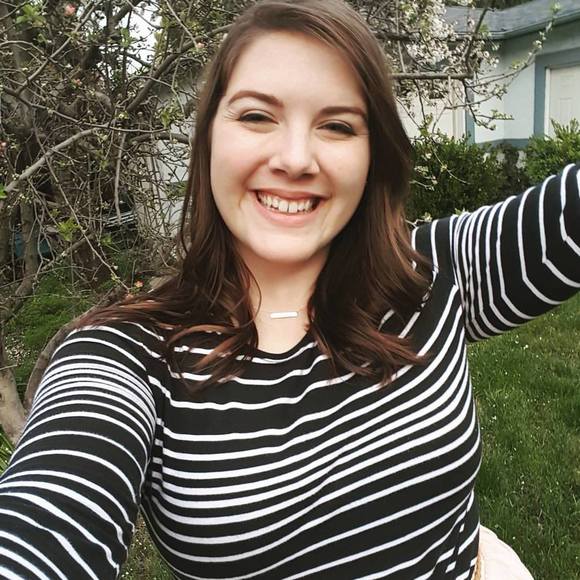 Meet your Posher, Aubrey - Picture 2 of 2