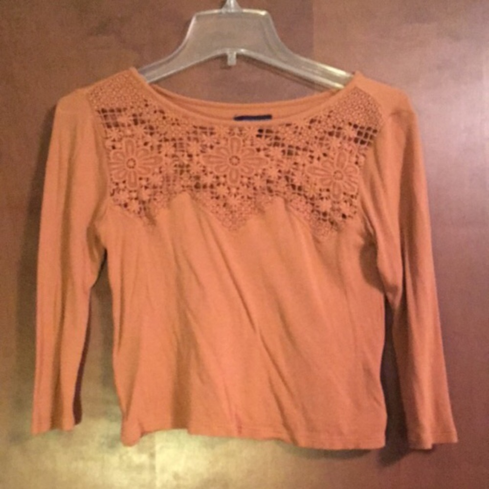 Gold A&E lace crop top