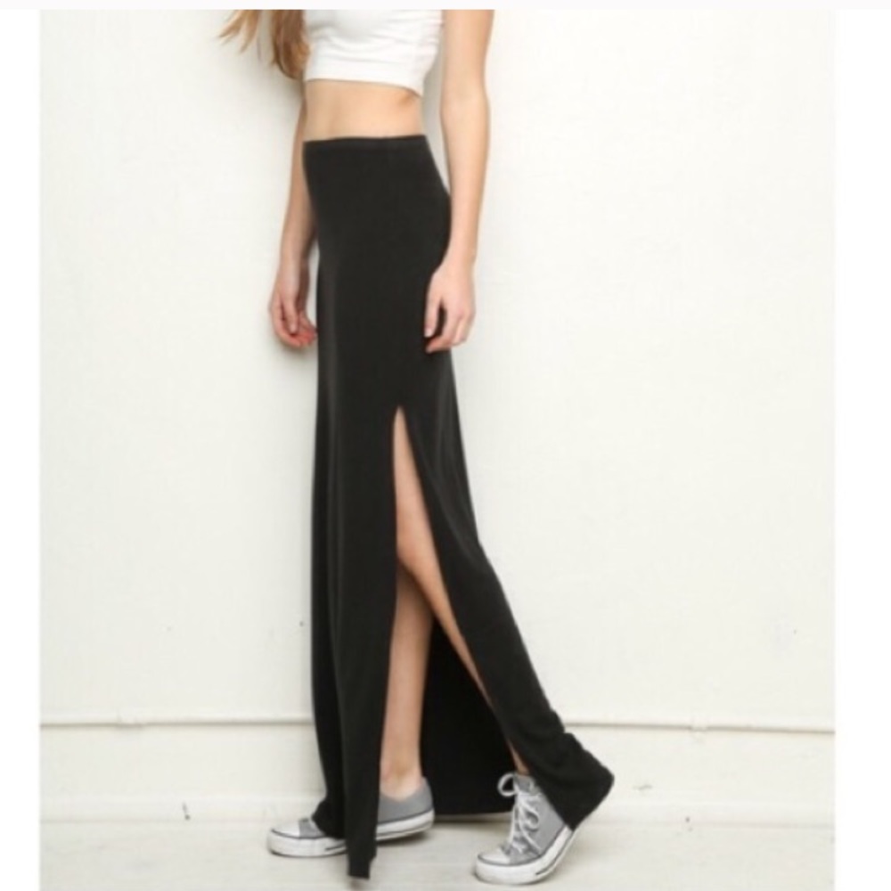 BRANDY MELVILLE MAXI SKIRT SLIT
