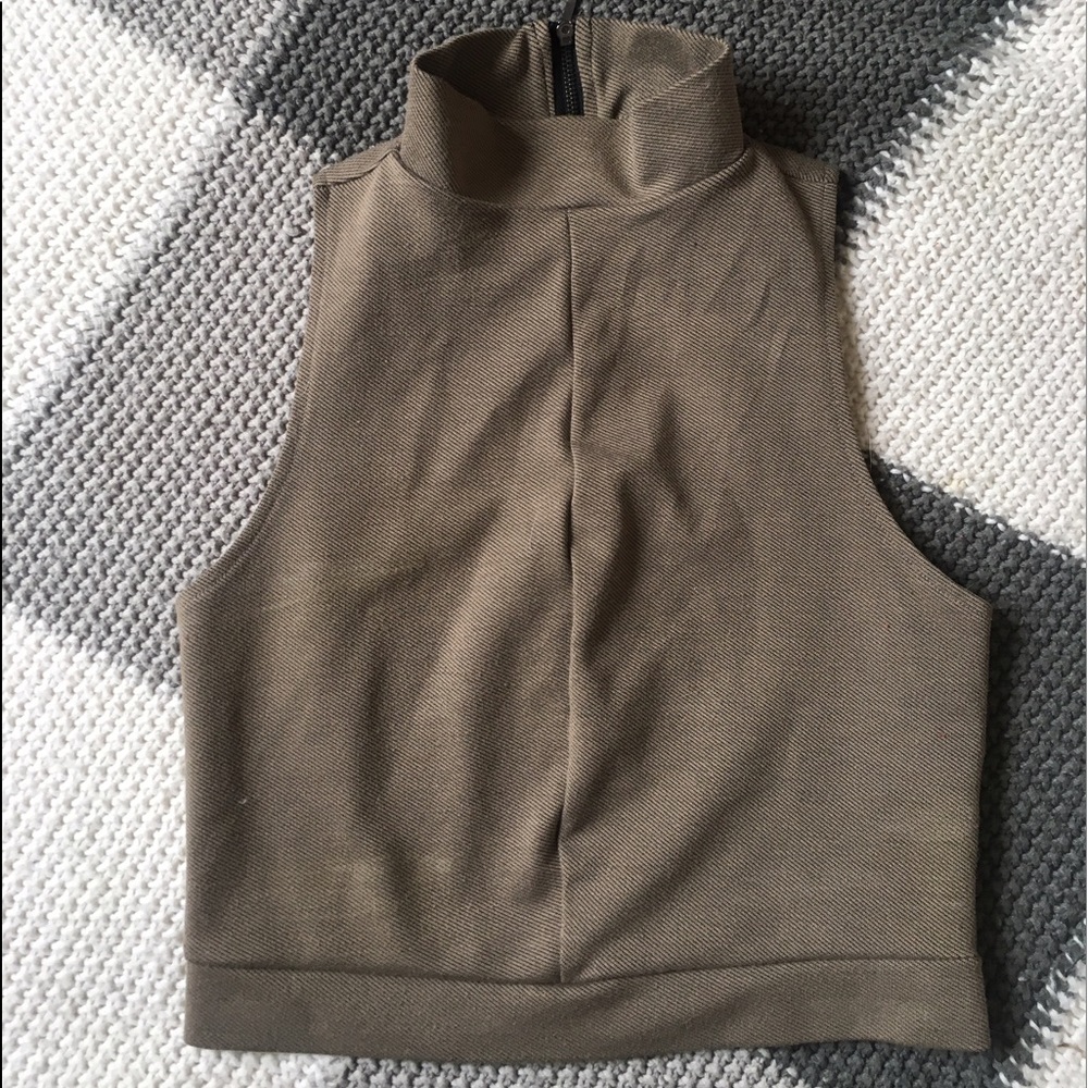 Turtle neck crop shirt
