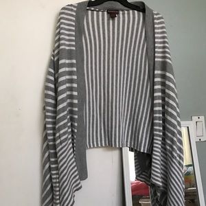 Wrap gray and white cardigan