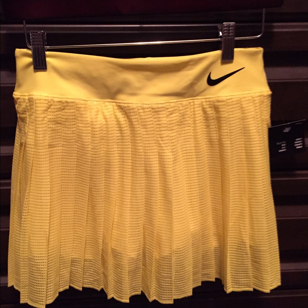 Yellow Nike tennis skirt