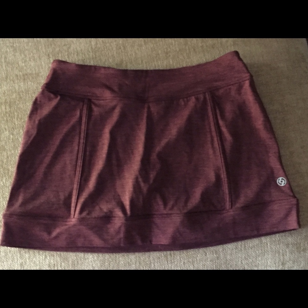 Lija maroon tennis skirt