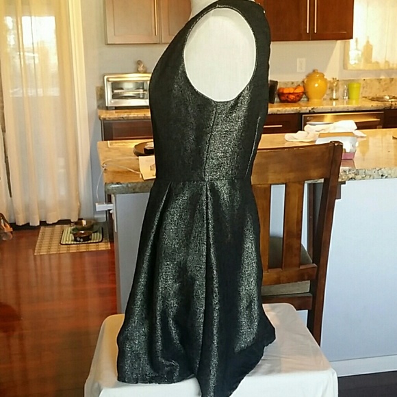 Beautiful metallic dress - Picture 3 of 4