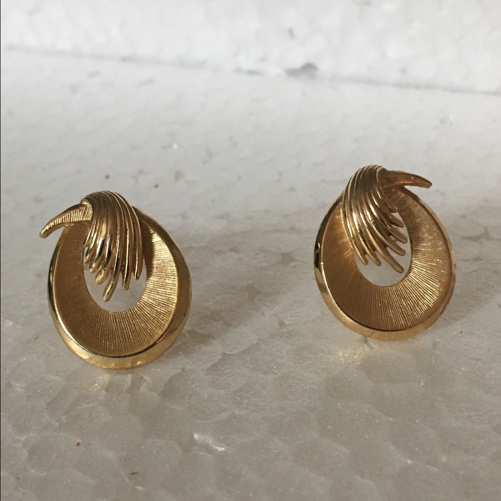 Vintage Trifari clip ons
