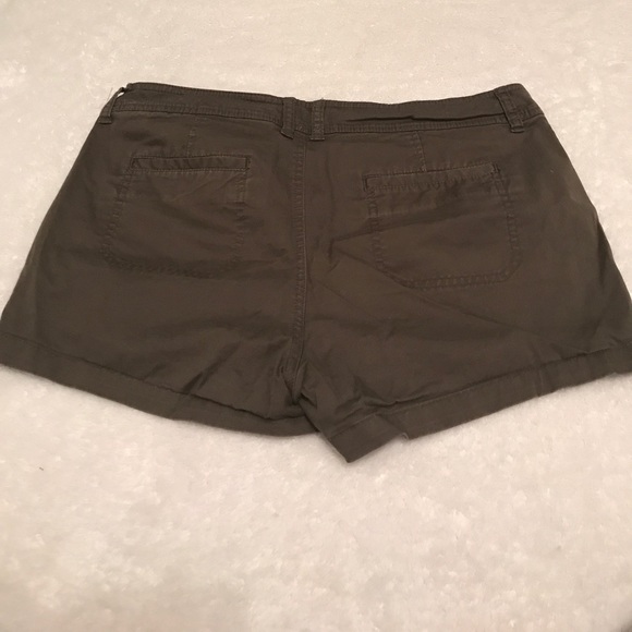 Shorts - Picture 2 of 4