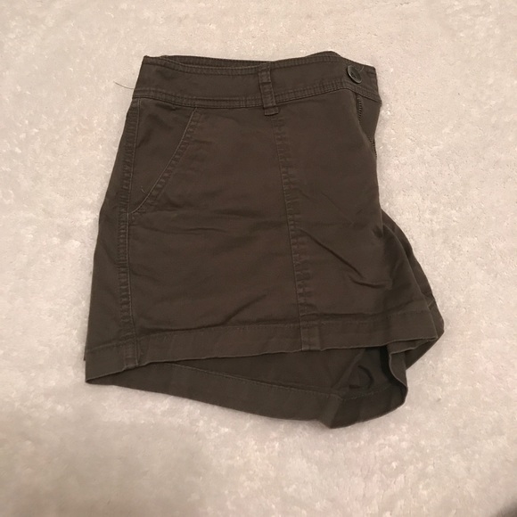 Shorts - Picture 3 of 4
