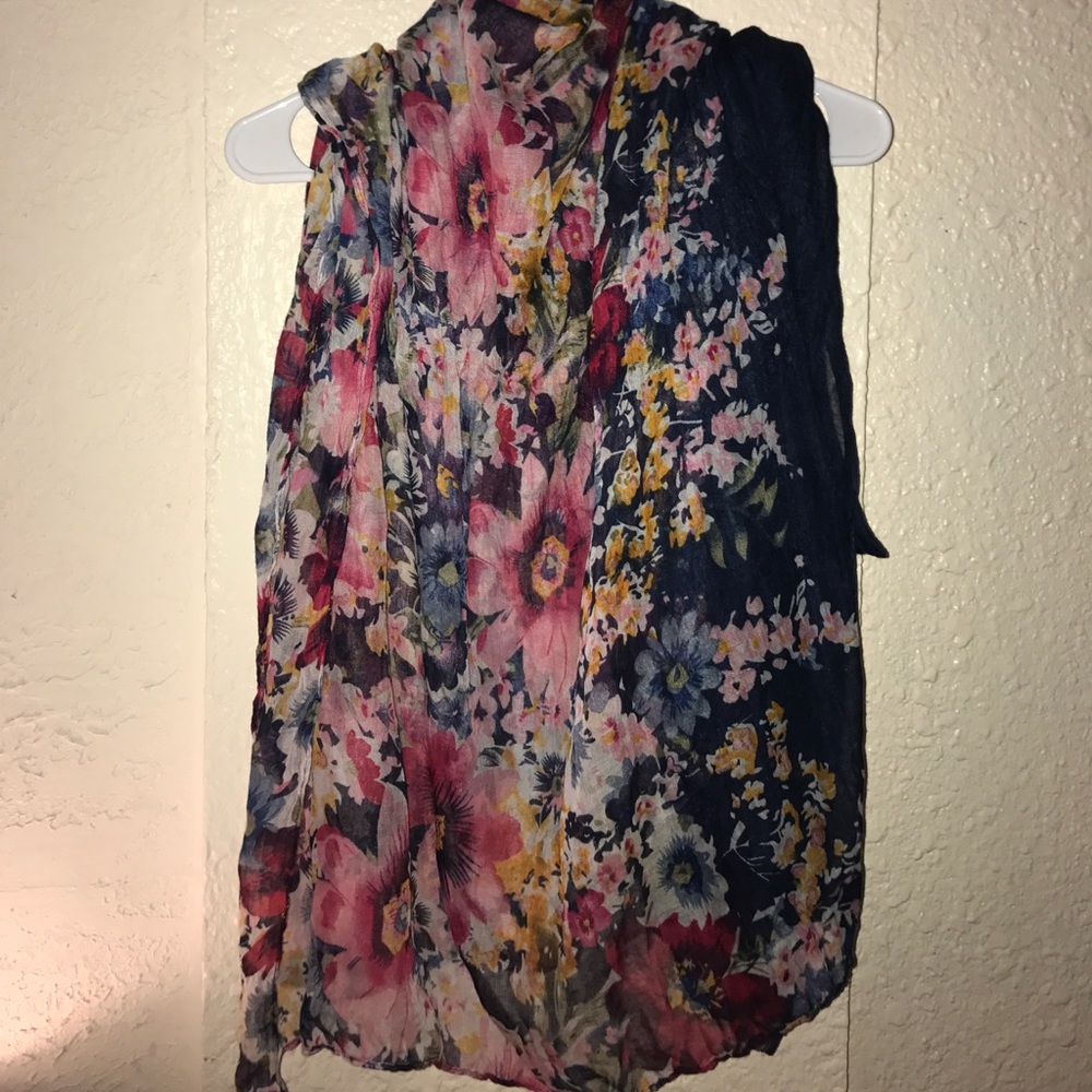 Navy Floral Summer Scarf! 🌷🌞
