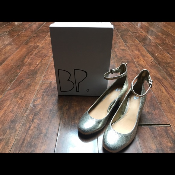 ** SOLD - BP Ankle Strap Block Heel Pump, gold crackle, 7.5M - Picture 1 of 5