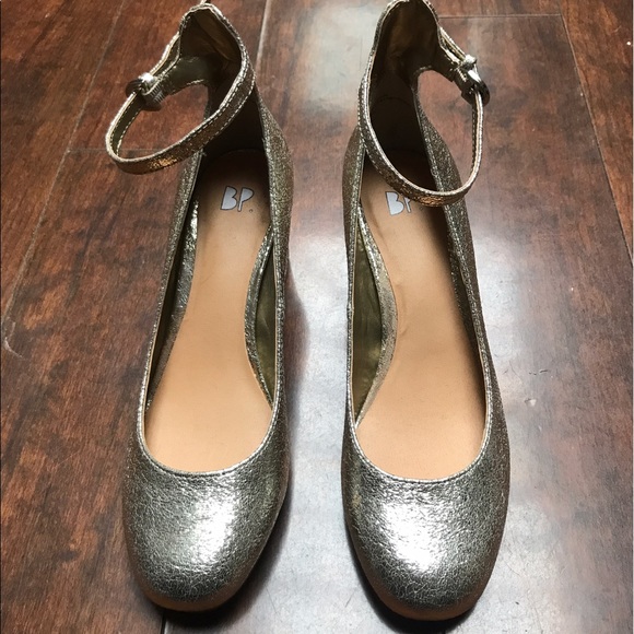 ** SOLD - BP Ankle Strap Block Heel Pump, gold crackle, 7.5M - Picture 2 of 5