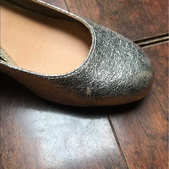 ** SOLD - BP Ankle Strap Block Heel Pump, gold crackle, 7.5M - Picture 3 of 5