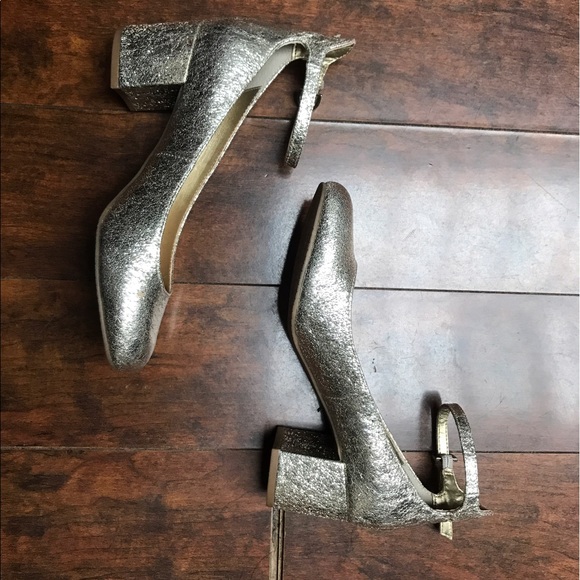 ** SOLD - BP Ankle Strap Block Heel Pump, gold crackle, 7.5M - Picture 4 of 5