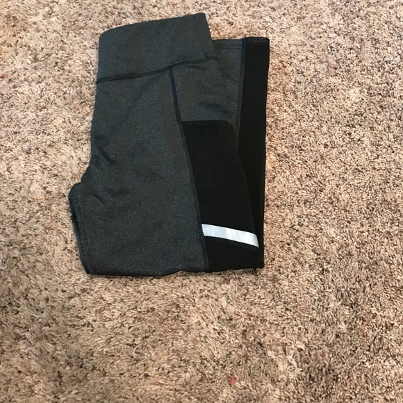 Workout capris - Picture 2 of 2