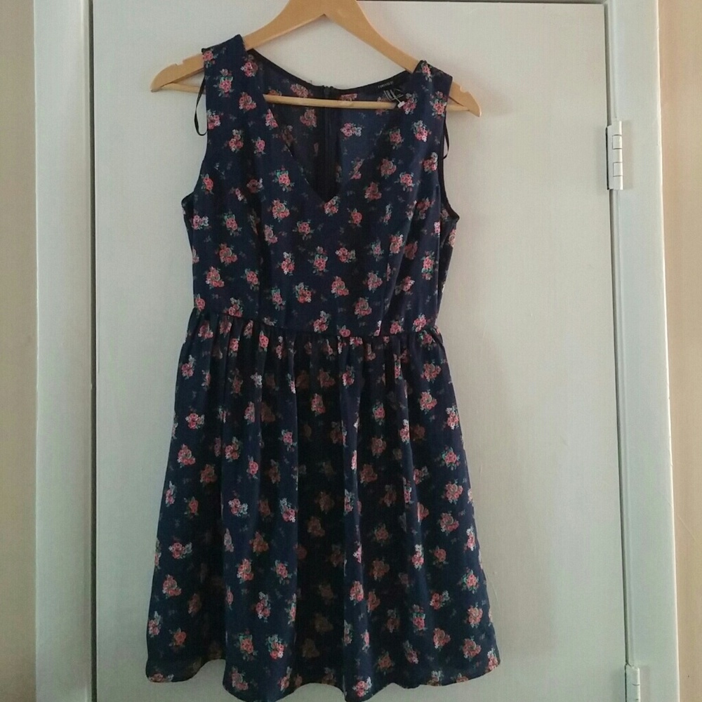 Fun flirty flower dress.