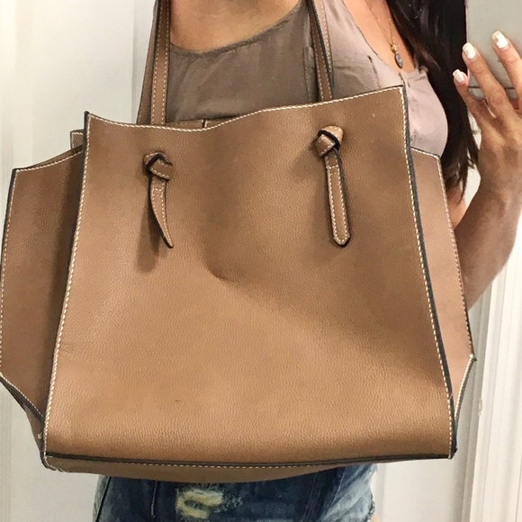 London Fog Handbags - ✨Fabulous Brown London Fog Tote