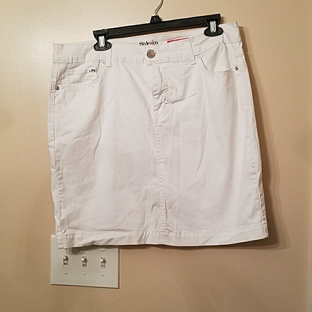 Syle&co White jean skirt NWOT