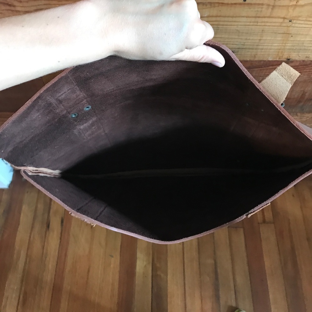 Brown leather messenger bag - Picture 3 of 4