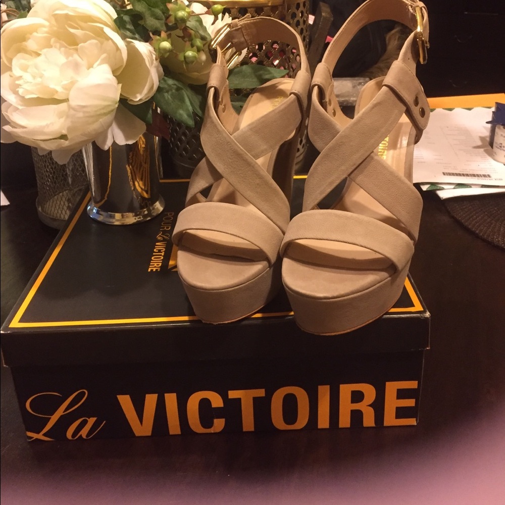 Pour La Victoire • Platform Sandals (Nude); 7.5