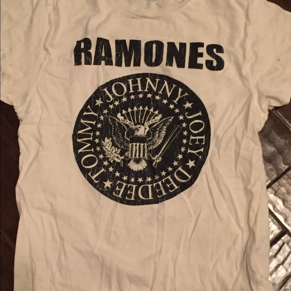 Ramones t shirt graphic