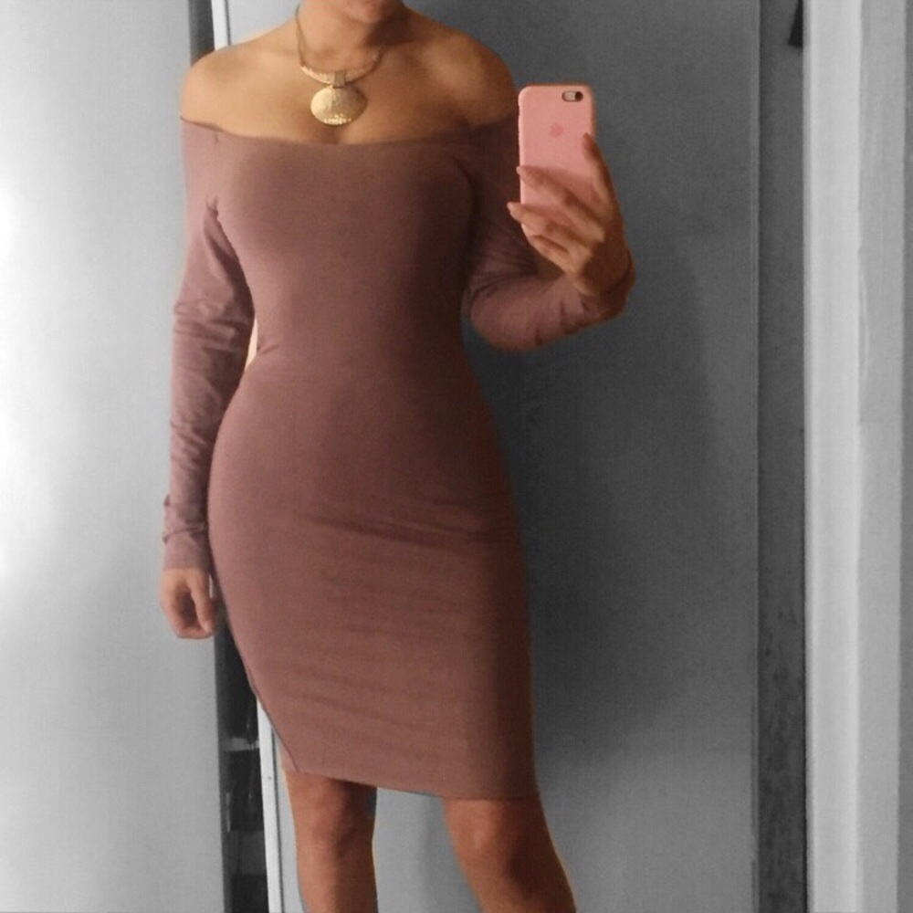 Off the shoulder Jasmine Dress- 1 LEFT!!♥️