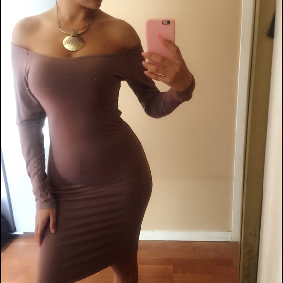 Off the shoulder Jasmine Dress- 1 LEFT!!♥️ - Picture 3 of 5