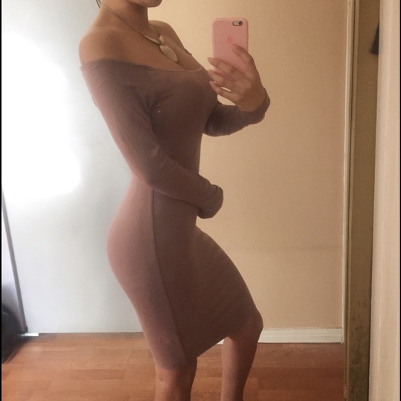 Off the shoulder Jasmine Dress- 1 LEFT!!♥️ - Picture 4 of 5