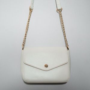 Small white purse with white strap/gold chain