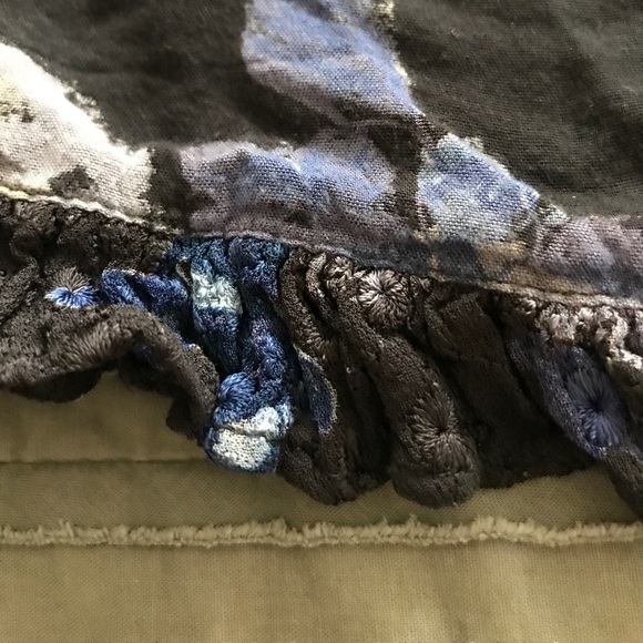 Floral shorts - Picture 2 of 3