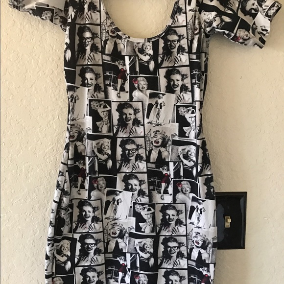 Hollywood Dress! Ms. Monroe - Picture 1 of 1