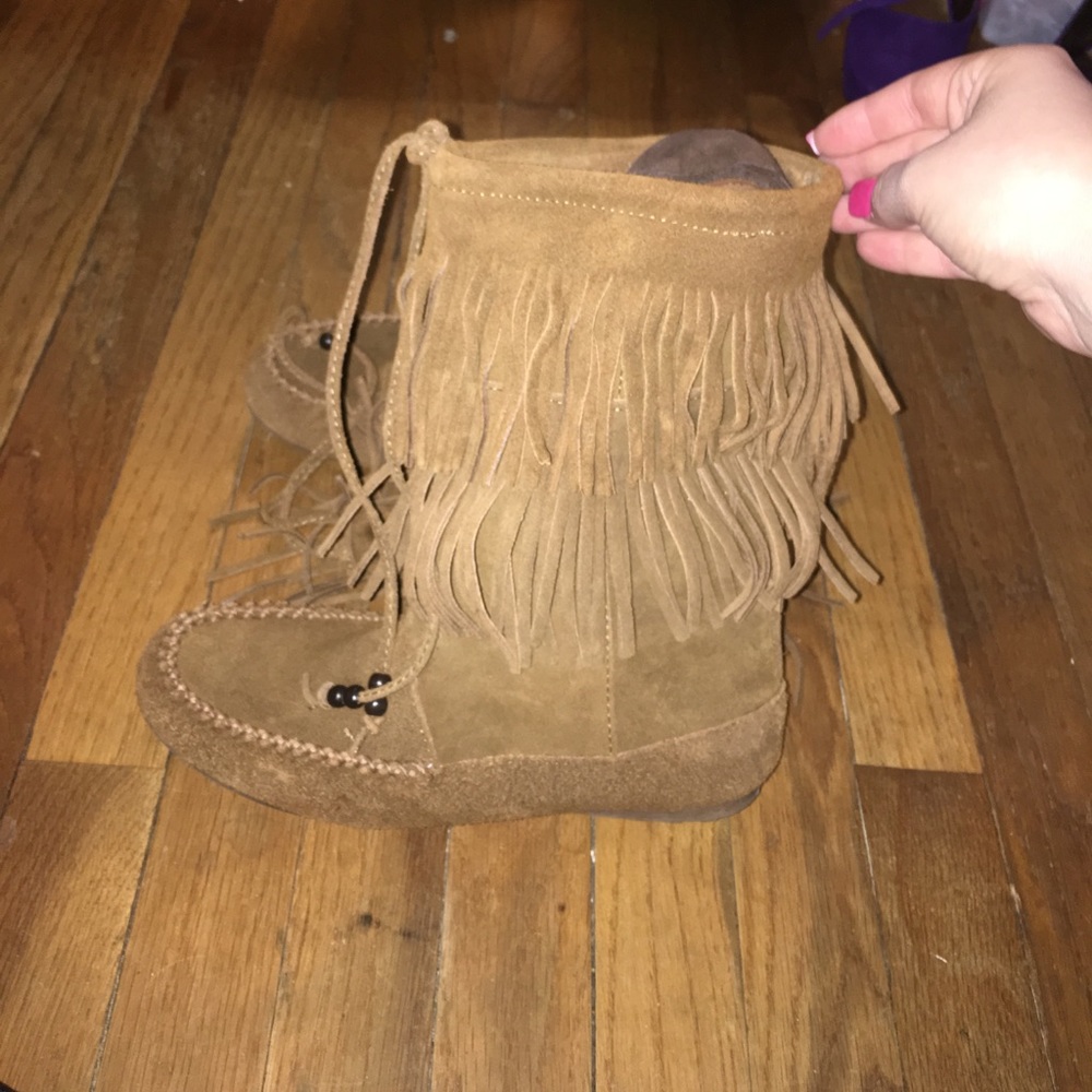 Minnetonka moccasin boots