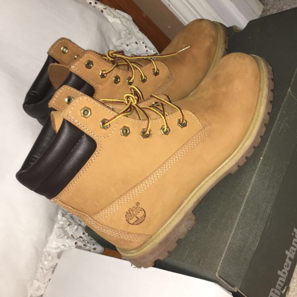 Size 9.5 women's timberlands